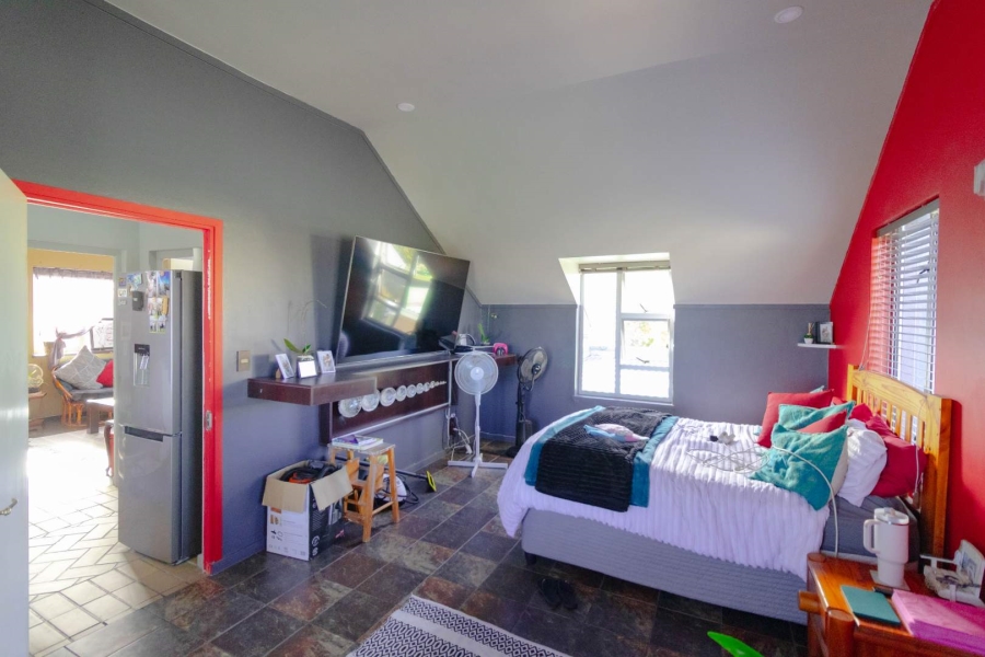 6 Bedroom Property for Sale in Sandbaai Western Cape